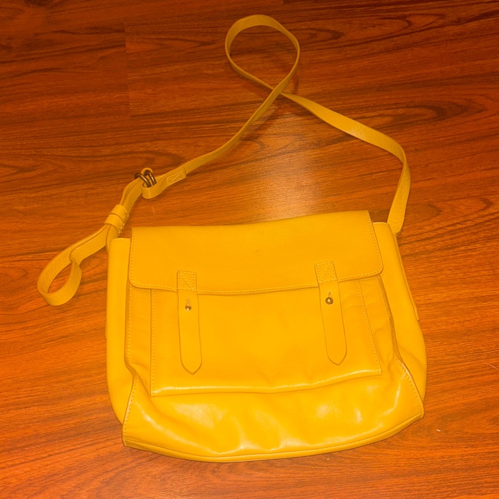 Abercrombie &Fitch Oxford Style Leather Yellow Crossbody Messenger Bag Adj